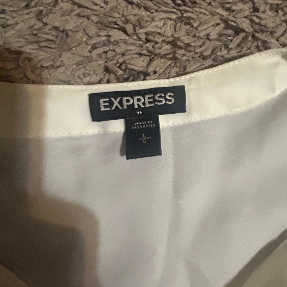 Express Cream Blouse - Picture 2 of 3